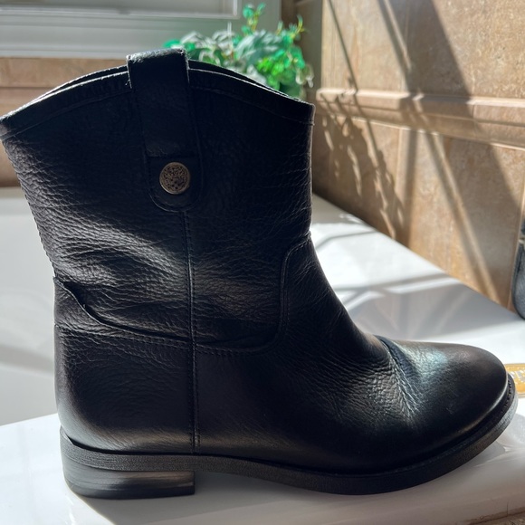 Vince Camuto short boots - Picture 2 of 4